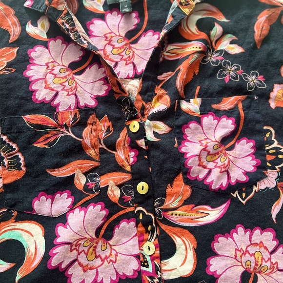 Women's Laundry by Shelli Segal Cropped Up Down Shirt - Picture 2 of 8